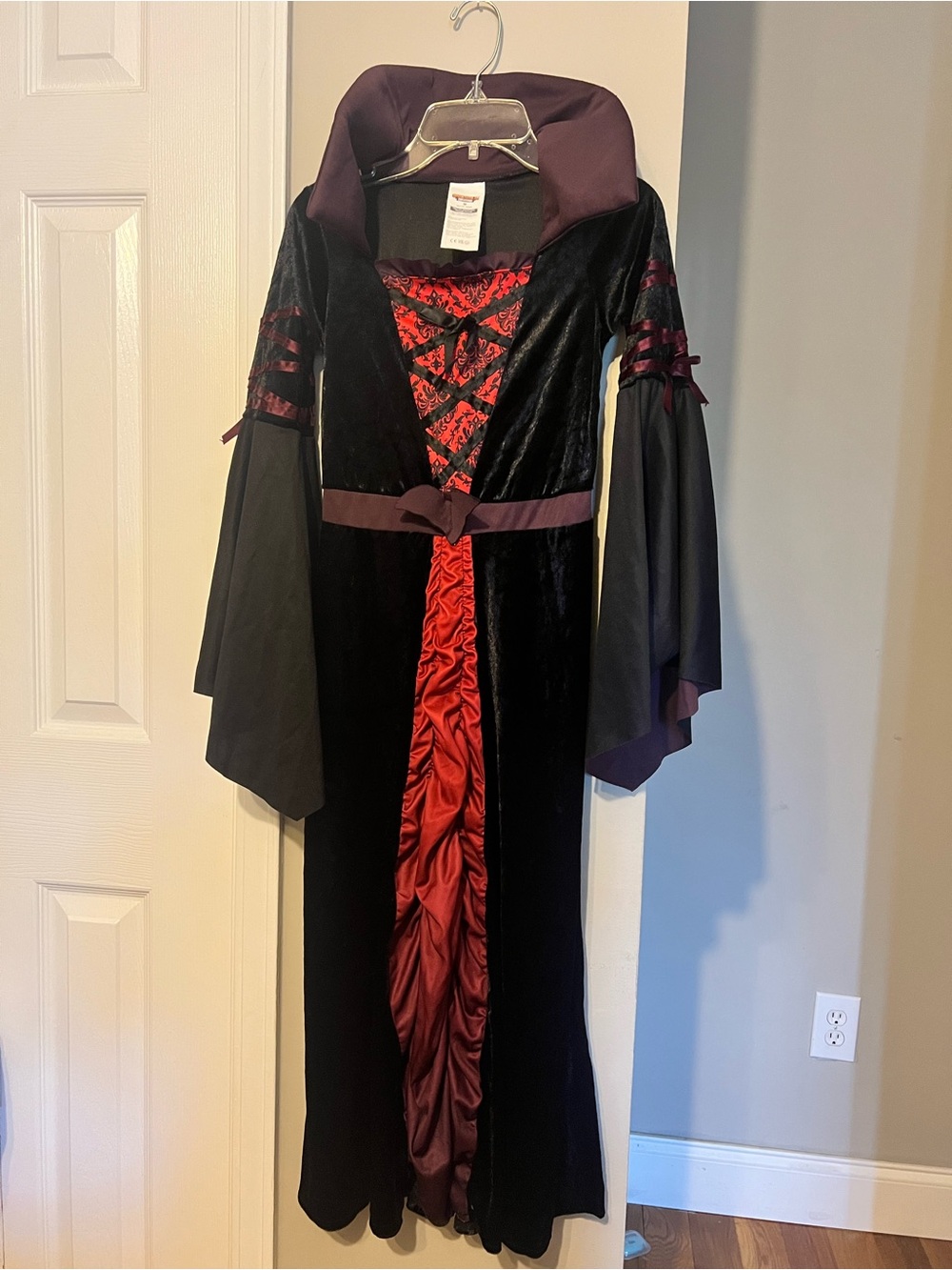 Vampire dark princess Costume Dress - Size M Spooktacular creations